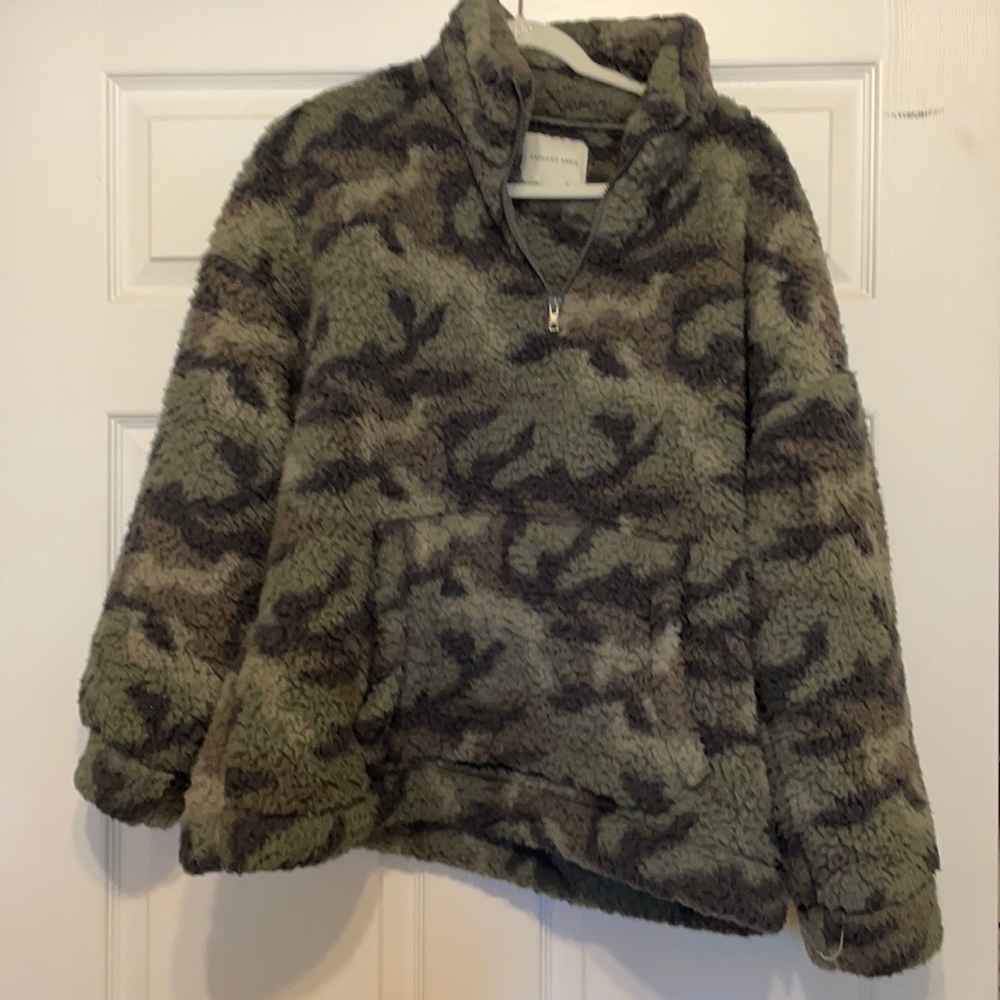 Sweatshirt